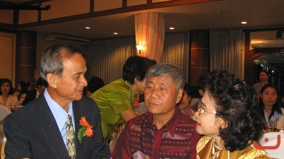 คุณสุชาติพบเพื่อนเก่า ภาพที่  ๑๐๙๙