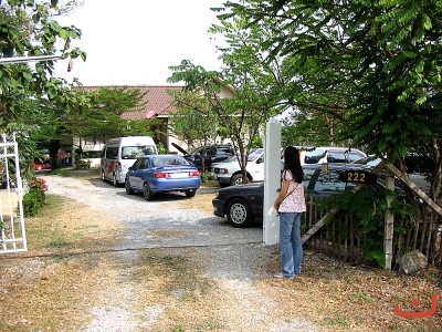 บริเวณหน้าบ้าน ภาพที่  ๘๒๒