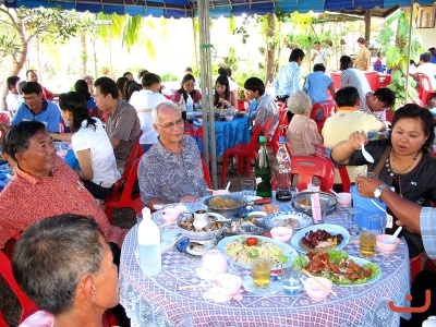 บนโต๊ะจีน