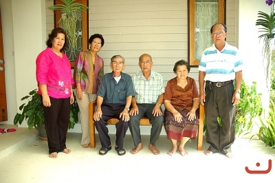 ญาติพี่น้อง  ภาพที่ ๘๘๒