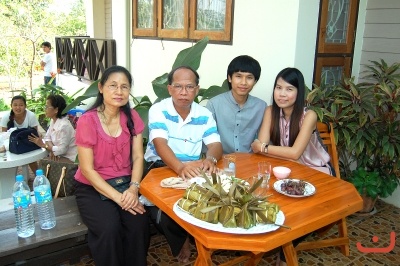 ครอบครัวครูประหยัด  ภาพที่  ๘๙๖