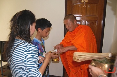 ให้พระเจิมห้อง  ภาพที่
